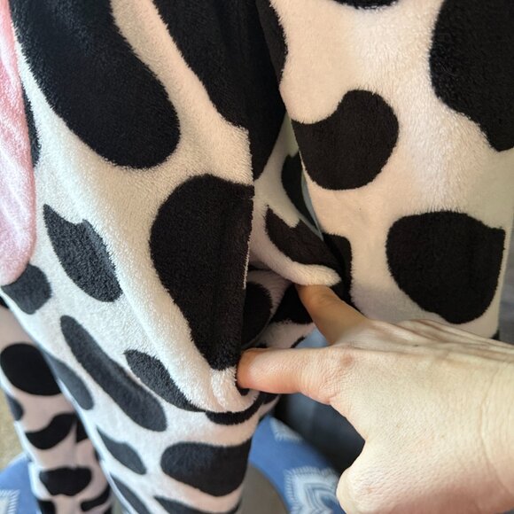 Spirit Halloween cow onesie costume adult large fleece loungewear winter - Picture 4 of 10